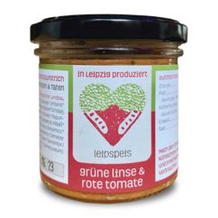 ein Glas Brotaufstrich grüne Linse und rote Tomate