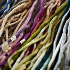 natürlich gefärbte Wolle