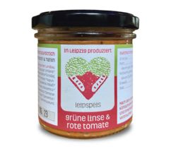 ein Glas Brotaufstrich grüne Linse und rote Tomate