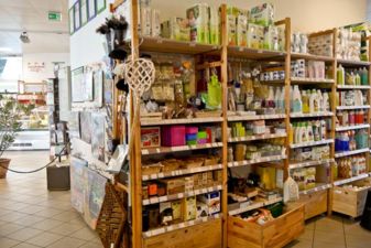 Drogeriewaren, Windeln und Küchenhelfer im Bioladen