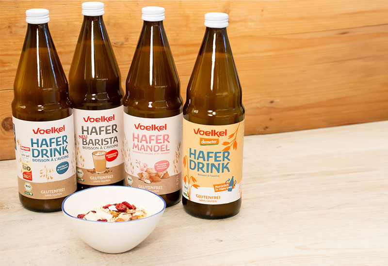 Vier Sorten Voelkel Haferdrink in  der Mehrweg Flasche